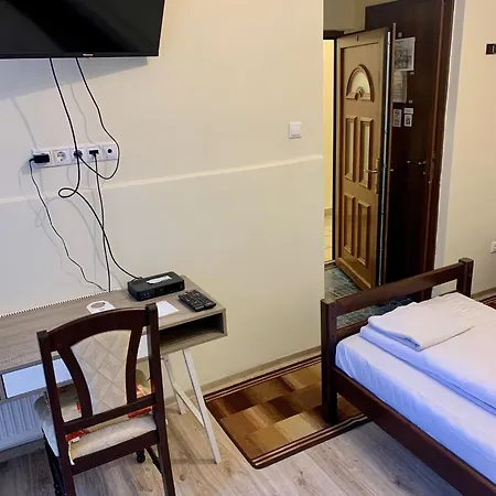 Aranykorona Otel *